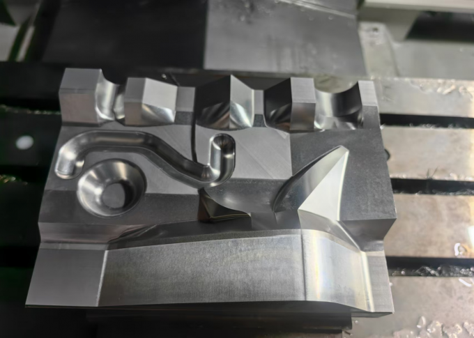 4 軸 3 軸 垂直加工センター SV960L テーブルサイズ 1100*550mm 垂直フライディングセンター 12