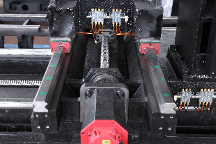 4 軸 3 軸 垂直加工センター SV960L テーブルサイズ 1100*550mm 垂直フライディングセンター