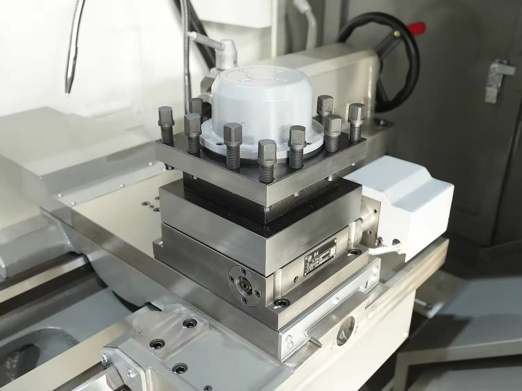 CAK63285 フラットベッドCNCターンマシン サーボモーター付き4ステーションの塔