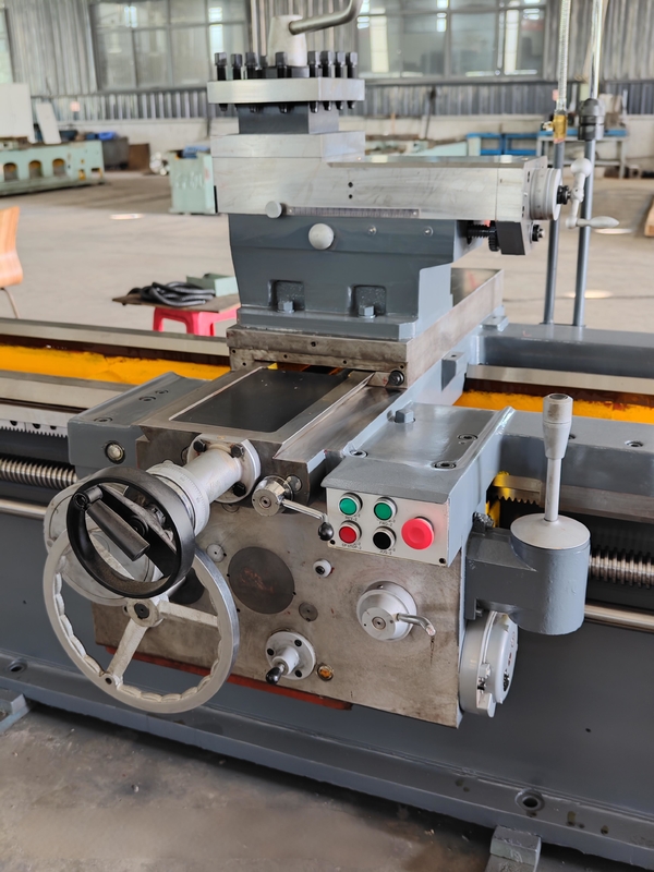 精密重量CNC lathes for large diameter turning work CQW61110F エンジン lathes 精密重量CNC lathes 大直径のターニング作業のための機械 lathes