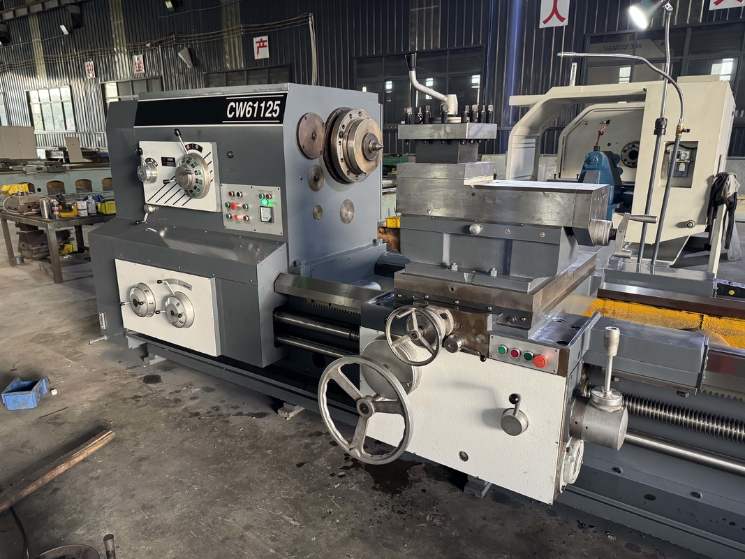 精密重量CNC lathes for large diameter turning work CQW61110F エンジン lathes 精密重量CNC lathes 大直径のターニング作業のための機械 lathes