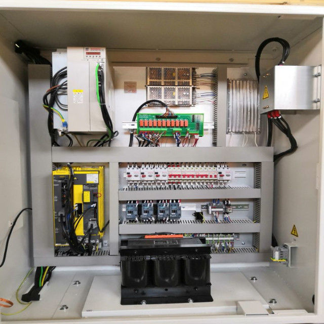 CAK63285 フラットベッドCNCターンマシン サーボモーター付き4ステーションの塔